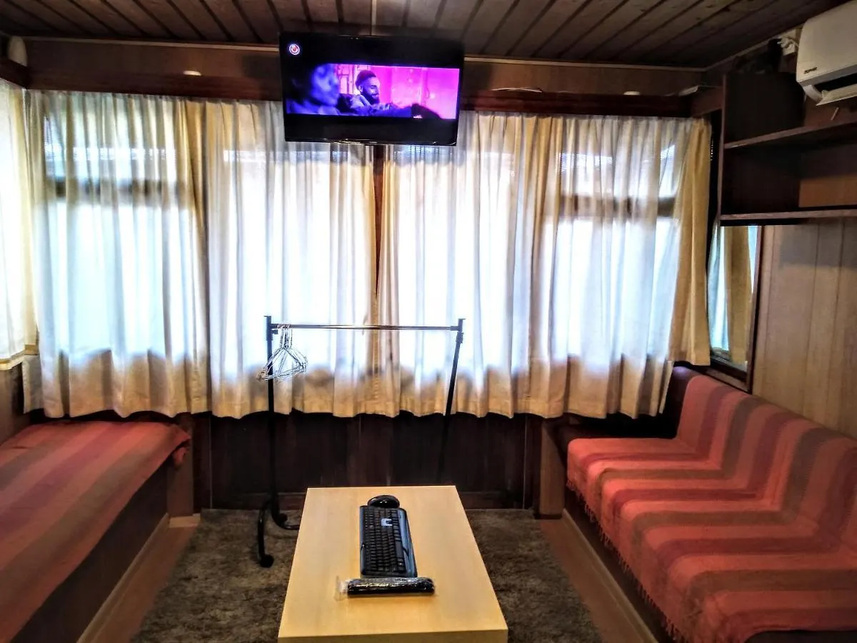 Two Rooms Rustic House - Self Check-In Bucharest