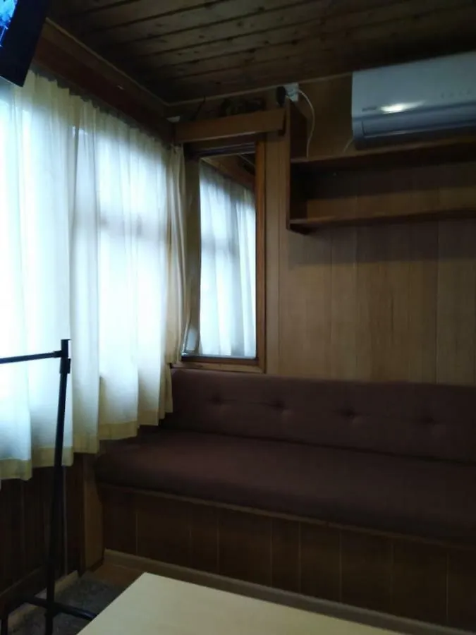 Two Rooms Rustic House - Self Check-In Bucharest