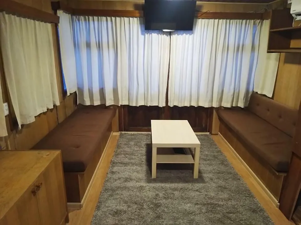 Two Rooms Rustic House - Self Check-In Bucharest