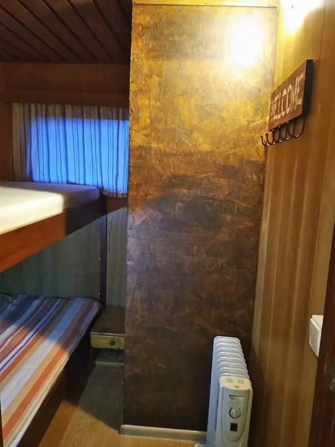 Two Rooms Rustic House - Self Check-In Bucharest