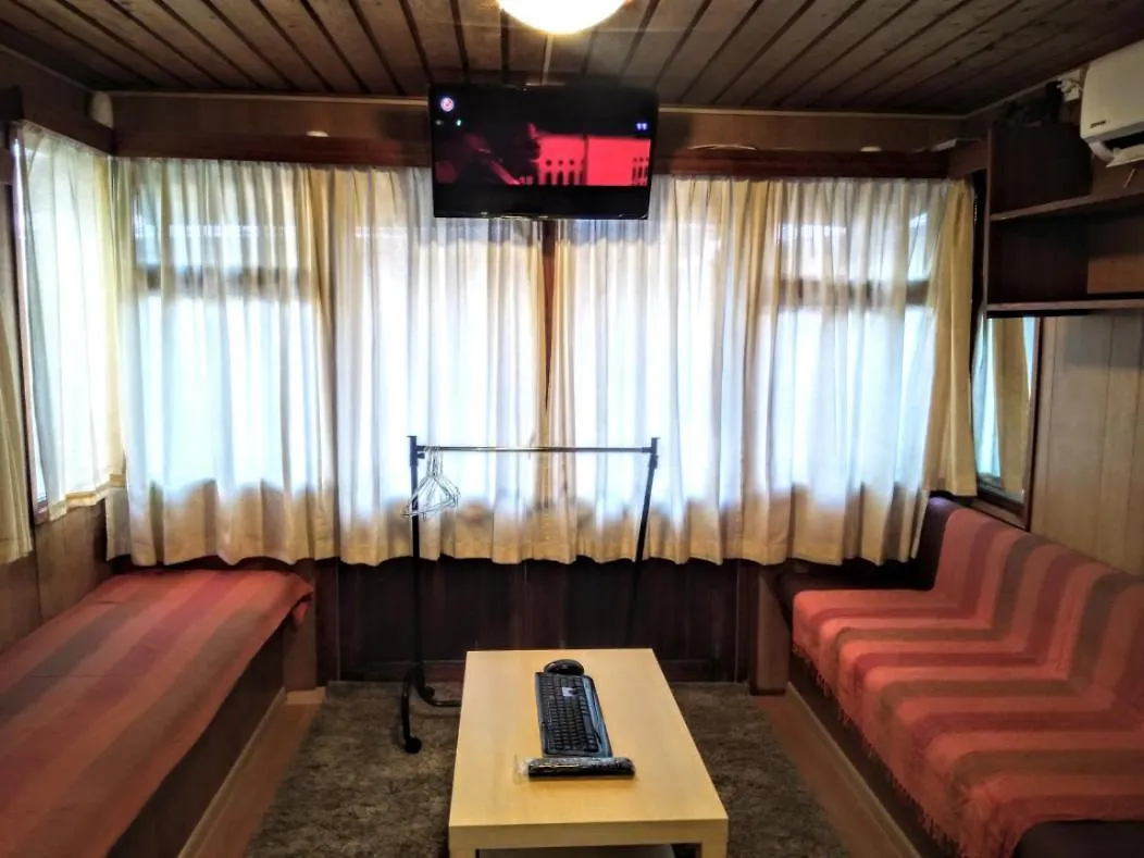 Two Rooms Rustic House - Self Check-In Bucureşti 0*,  România