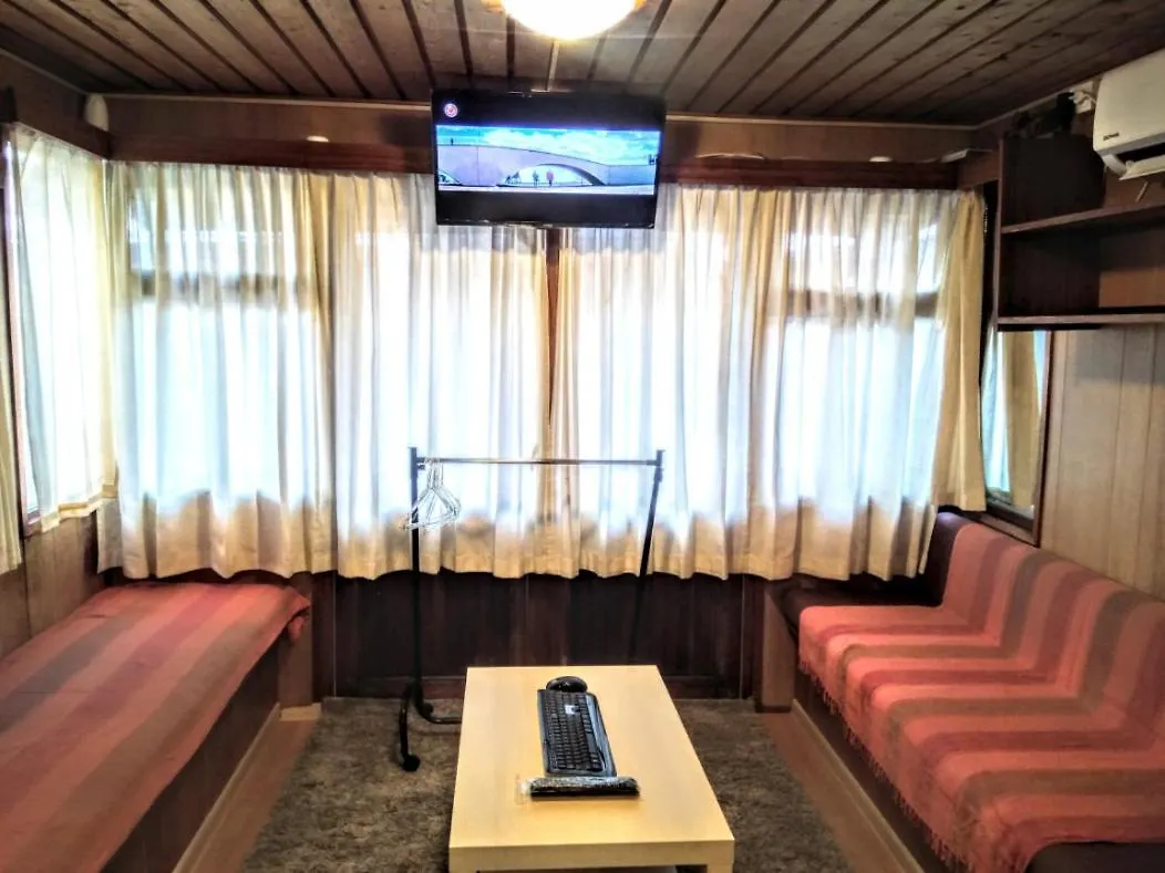 Two Rooms Rustic House - Self Check-In Bucureşti Case de vacanță